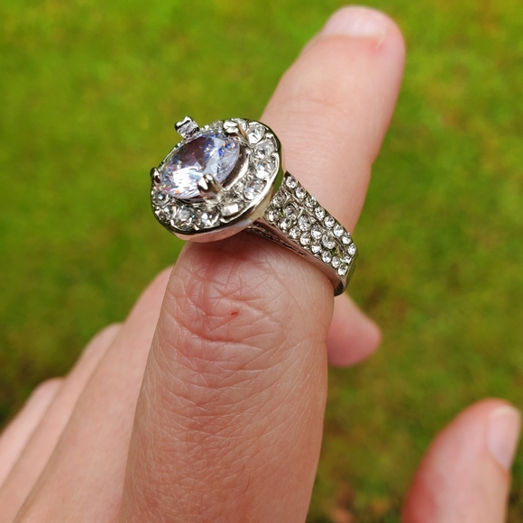 Refracting Light Round Cut Diamond Gem Ring Size 7 - Picture 5 of 10